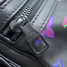 Load image into Gallery viewer, LOUIS VUITTON ★Comet Messenger NoirM22495 Calf Leather Monogram・Pattern Size PM
