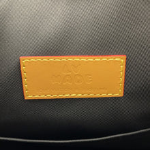将图像加载到图库查看器中，LOUIS VUITTON Randonnee Messenger NIGOCollaboration Marron/NoirM45968 Monogram stripe
