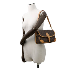 Load image into Gallery viewer, LOUIS VUITTON Diane NM FuchsiaM46049 Monogram Size PM
