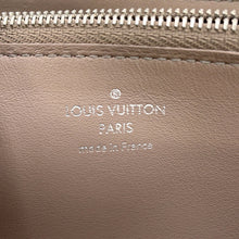Load image into Gallery viewer, LOUIS VUITTON Portefeuille Comet MagnoliaM63103 Taurillon Leather
