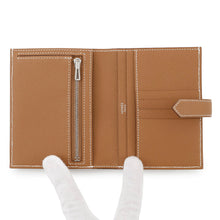 将图像加载到图库查看器中，HERMES BEAN Compact Gold Epsom
