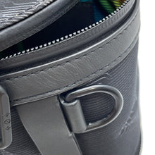 Load image into Gallery viewer, LOUIS VUITTON ★Louis Vuitton 2054 II Expandable Polochon NoirM45604 Nylon Leather
