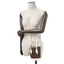 将图像加载到图库查看器中，LOUIS VUITTON Nano bucket Brown/BlancM81489 Monogram
