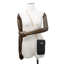 将图像加载到图库查看器中，Dior Cannage CARO Phone Holder BlackS5105UWHC_M900 Calf Leather
