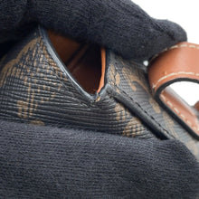 将图像加载到图库查看器中，CELINE Triomphe Claude Shoulder Bag Tan194142 PVC Calf Leather
