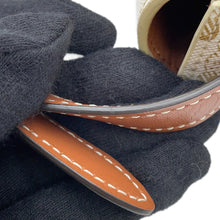 将图像加载到图库查看器中，CELINE Triomphe Claude Shoulder Bag White194142 PVC Leather
