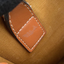将图像加载到图库查看器中，CELINE Triomphe Vertical Cabas Tan194372 PVC Leather Size Mini
