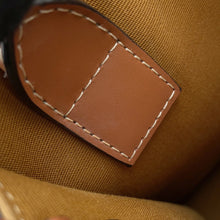 将图像加载到图库查看器中，CELINE Triomphe Vertical Cabas Tan194372 PVC Leather Size Mini
