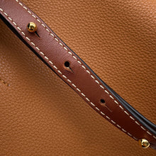 将图像加载到图库查看器中，LOEWE Gate bucket Shoulder Bag Brown Leather
