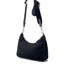 将图像加载到图库查看器中，PRADA Re-Edition 2005 Shoulder Bag Black1BH204 Nylon
