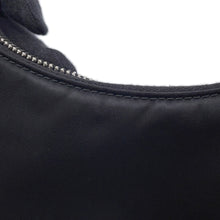 将图像加载到图库查看器中，PRADA Re-Edition 2005 Shoulder Bag Black1BH204 Nylon
