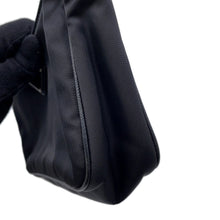 将图像加载到图库查看器中，PRADA Re-Edition 2005 Shoulder Bag Black1BH204 Nylon

