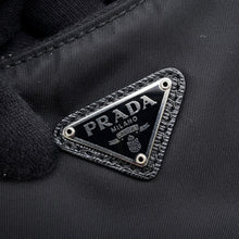 将图像加载到图库查看器中，PRADA Re-Edition 2005 Shoulder Bag Black1BH204 Nylon

