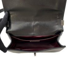 将图像加载到图库查看器中，CHANEL Boy Chanel ChainShoulder Bag Black Leather Fur Size 25
