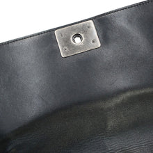 将图像加载到图库查看器中，CHANEL Boy Chanel ChainShoulder Bag Black Leather Fur Size 25
