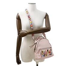 将图像加载到图库查看器中，FENDI Bolsa Vitto Dolce Studded Shoulder Bag Pink8BT281 Leather
