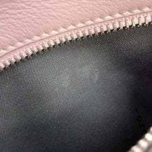 将图像加载到图库查看器中，FENDI Bolsa Vitto Dolce Studded Shoulder Bag Pink8BT281 Leather
