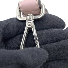 将图像加载到图库查看器中，FENDI Bolsa Vitto Dolce Studded Shoulder Bag Pink8BT281 Leather
