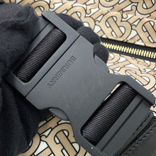 将图像加载到图库查看器中，BURBERRY TBMonogram Waist Bag Beige/Black8011615 Nylon
