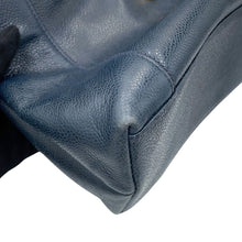 将图像加载到图库查看器中，CHANEL ChainShoulder Navy Caviar Leather
