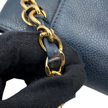 将图像加载到图库查看器中，CHANEL ChainShoulder Navy Caviar Leather
