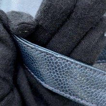将图像加载到图库查看器中，CHANEL ChainShoulder Navy Caviar Leather
