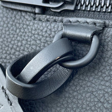 将图像加载到图库查看器中，LOUIS VUITTON Take Off・Pouch NoirM69837 Grain Leather
