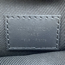 将图像加载到图库查看器中，LOUIS VUITTON Take Off・Pouch NoirM69837 Grain Leather
