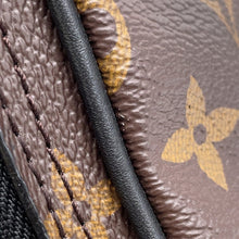 将图像加载到图库查看器中，LOUIS VUITTON Utility side bag NoirM44428 Monogram / Solar Powered Ray
