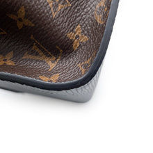 将图像加载到图库查看器中，LOUIS VUITTON Varenne EW NoirM11791 Epi Leather Monogram
