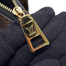 将图像加载到图库查看器中，LOUIS VUITTON Varenne EW NoirM11791 Epi Leather Monogram
