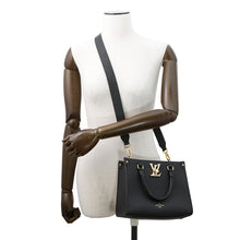 将图像加载到图库查看器中，LOUIS VUITTON Padlock &amp; Go NoirM22311 Grained Calf Leather
