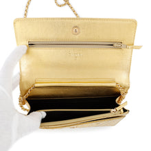 将图像加载到图库查看器中，CHANEL Crocodile-embossed Chain Wallet Gold Embossed Leather
