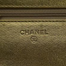 将图像加载到图库查看器中，CHANEL Crocodile-embossed Chain Wallet Gold Embossed Leather
