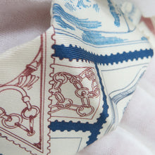 Load image into Gallery viewer, HERMES Twilly Fauve Stamp Enthusiast Blue・Marine / Creme / Caramel Silk100%
