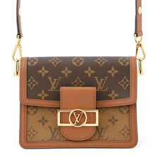 将图像加载到图库查看器中，LOUIS VUITTON Dauphine NoirM45959 Monogram Monogram Reverse Canvas Size MINI

