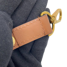 将图像加载到图库查看器中，LOUIS VUITTON Dauphine NoirM45959 Monogram Monogram Reverse Canvas Size MINI
