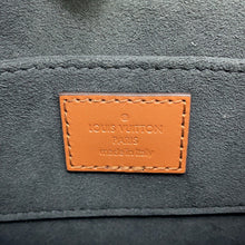 将图像加载到图库查看器中，LOUIS VUITTON Dauphine NoirM45959 Monogram Monogram Reverse Canvas Size MINI
