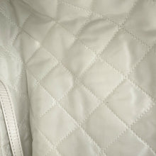 将图像加载到图库查看器中，CHANEL ★CHANEL22 ChainShoulder Bag Punching WhiteAS3260 Shiny Calf Leather Size Small
