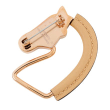 将图像加载到图库查看器中，HERMES Cheval Brooch Natural SableH500247FD21 PGP Leather

