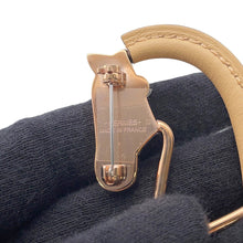 将图像加载到图库查看器中，HERMES Cheval Brooch Natural SableH500247FD21 PGP Leather
