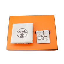 Load image into Gallery viewer, HERMES Picotin Padlock Vert Moyen Taurillon Clemence Size PM
