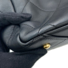 将图像加载到图库查看器中，CHANEL Matelasse Shopping Tote Bag BlackAS3537 Calf Leather
