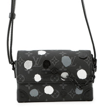 将图像加载到图库查看器中，LOUIS VUITTON LV x YK Steamer・Wearable Wallet NoirM81935 Monogram Eclipse Painted Dot
