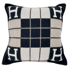 将图像加载到图库查看器中，HERMES Avalon 3 Cushion Size PM/Approximately19.7&quot; Ecru/Black Wool 90% Cashmere10%
