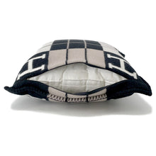 将图像加载到图库查看器中，HERMES Avalon 3 Cushion Size PM/Approximately19.7&quot; Ecru/Black Wool 90% Cashmere10%
