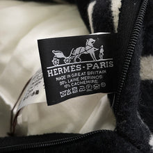 将图像加载到图库查看器中，HERMES Avalon 3 Cushion Size PM/Approximately19.7&quot; Ecru/Black Wool 90% Cashmere10%
