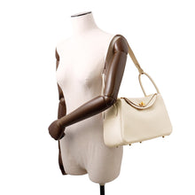 Load image into Gallery viewer, HERMES Lindy Craie Taurillon Clemence Size 26
