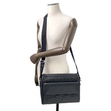 将图像加载到图库查看器中，GUCCI GG-embossed messenger bag Black658565 Leather
