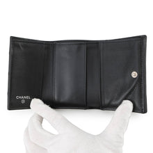 将图像加载到图库查看器中，CHANEL Matelasse CHANEL19/Disneuf Small Flap Wallet BlackAP3711 Caviar Leather
